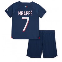 Stroje piłkarskie Paris Saint-Germain Kylian Mbappe #7 Koszulka Podstawowej dla dzieci 2023-24 Krótki Rękaw (+ szorty)